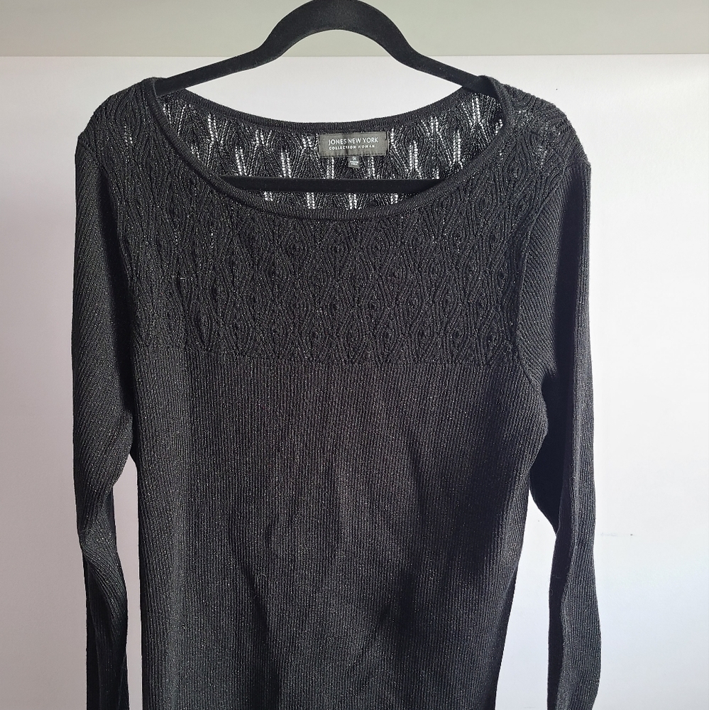 Jones New York Black long-sleeved sweater with a delicate knit pattern.  Size xl